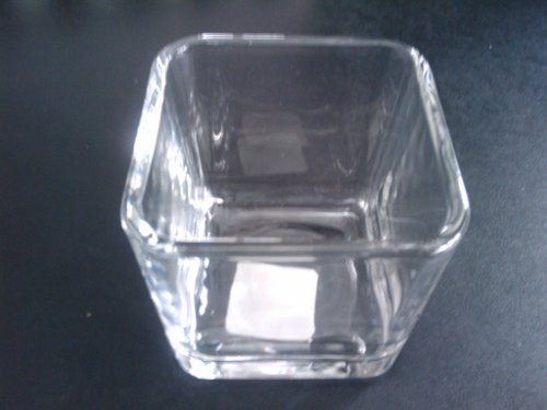 Glass container for the oil lamp.