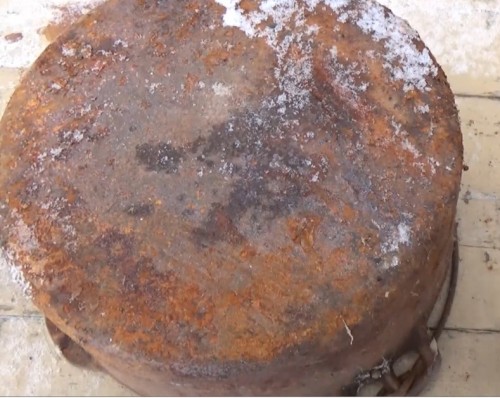 Rusty old cast iron frying pan to be restoreed
